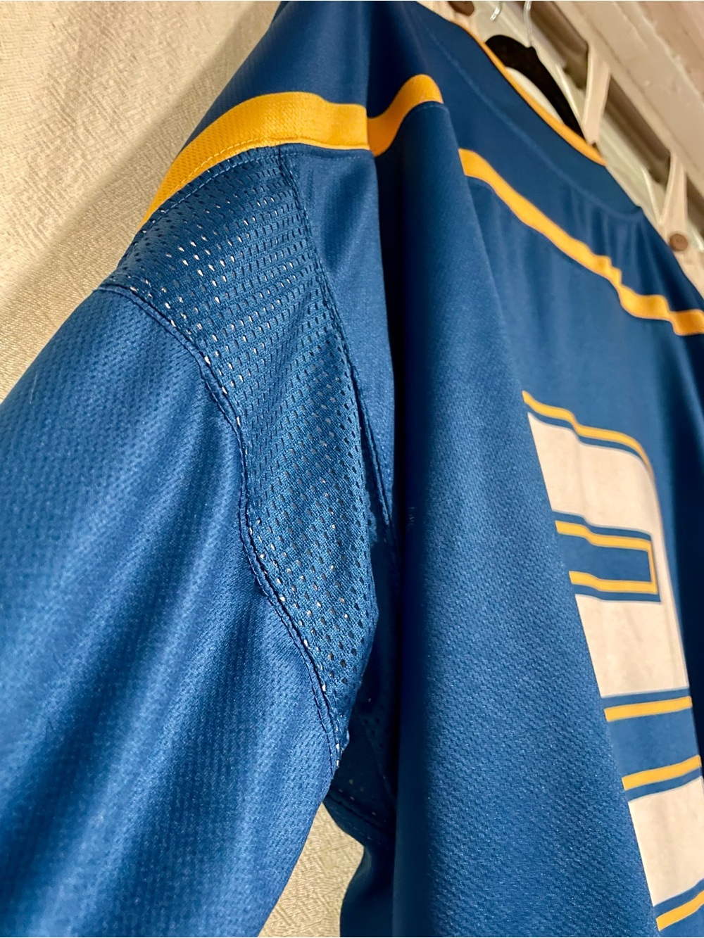 Men’s XL Buffalo Sabres 'Buffalo Strong' Tournament Hockey Jersey - Picture 10 of 10